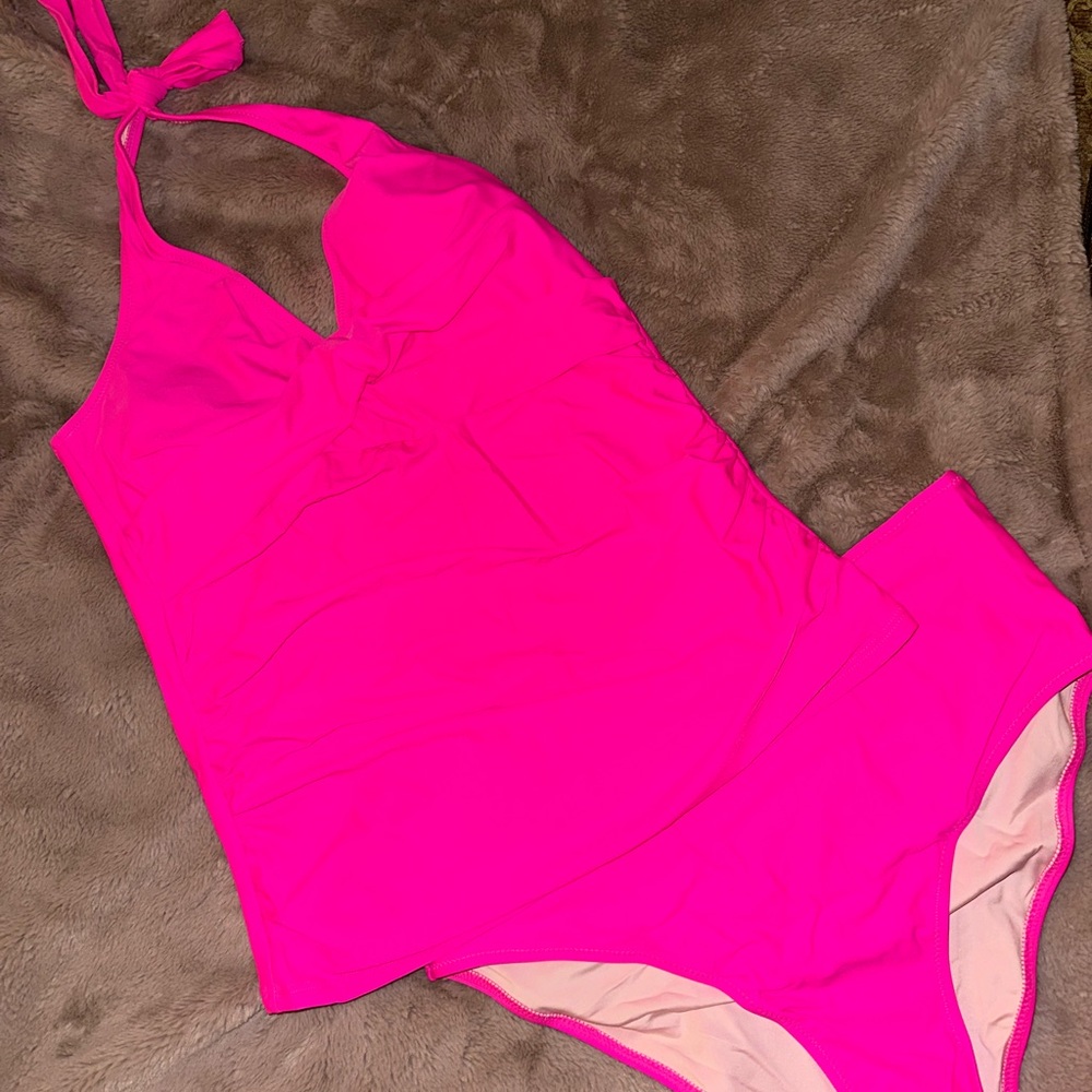 Women’s bright pink 2 piece tankini Swimsuit (never worn, NWT)